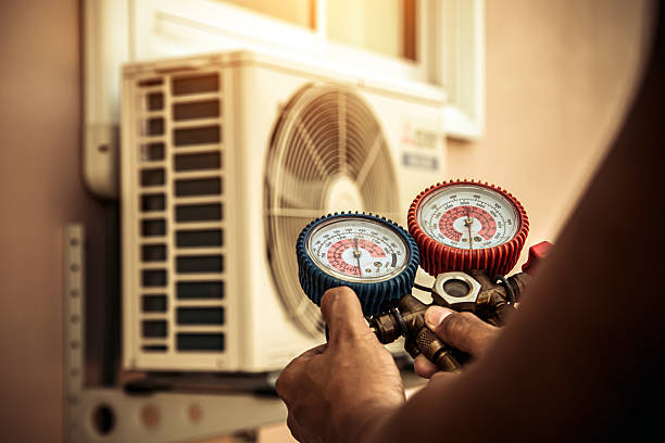 Professional Hvac technician working in Hamilton, OH